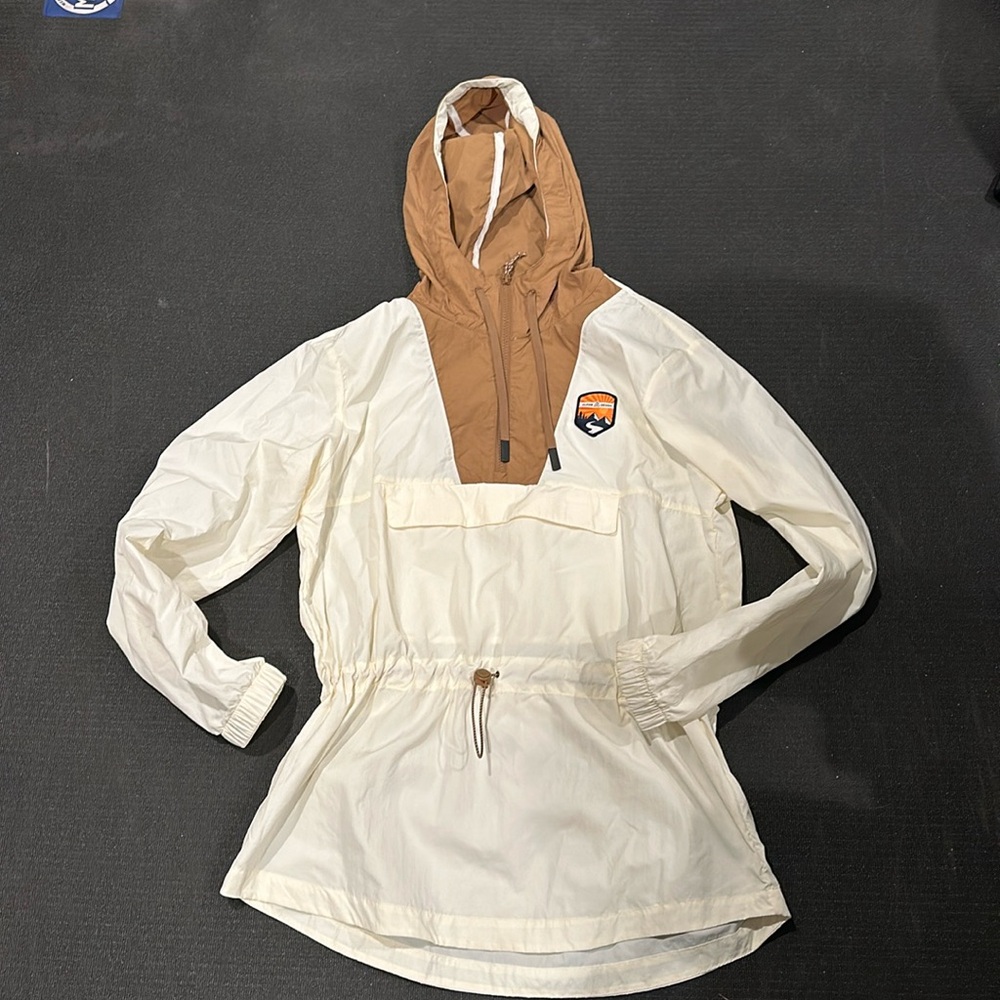 Alpine Design wind breaker